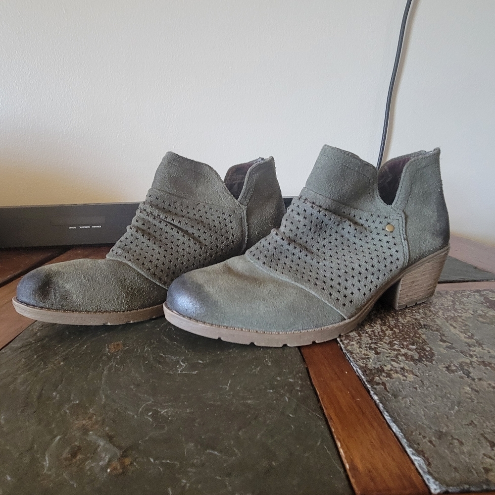 Earth Origins Women's Boots Oakland Amanda Ankle Booties‎ Olive Suede 9.5